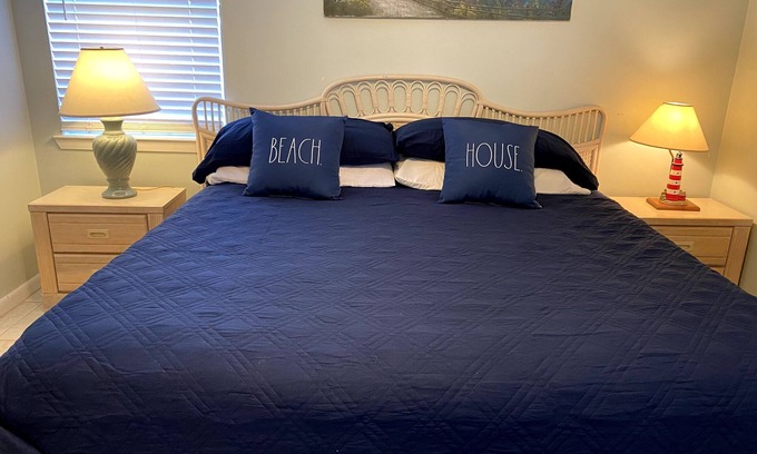 Holiday Beach Cottage | Beach Cottage - walk to Gulf - Sleeps up to 8