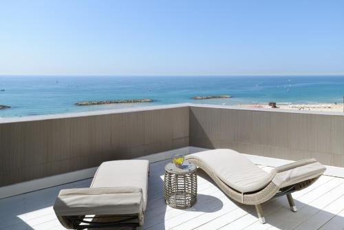 Herzliya Pituach Appartement | Beach Duplex with 2 Terraces & Sea View by FeelHome