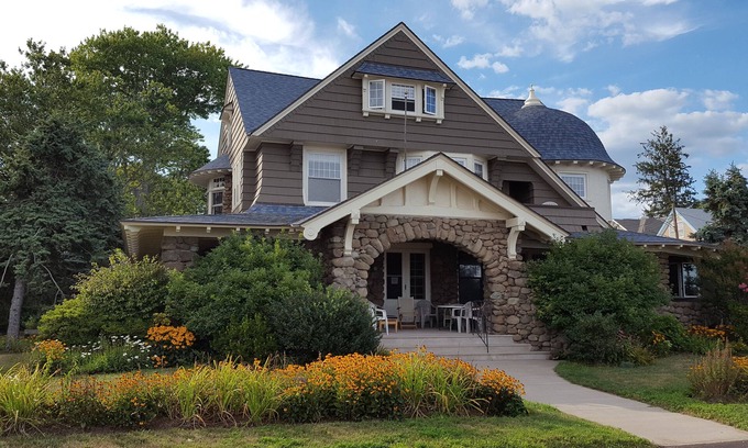 Woodmont Maison | Beach Arts & Crafts House Front avec une vue magnifique sur le son