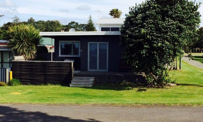 Urenui Maison | Beach front bach dans Urenui