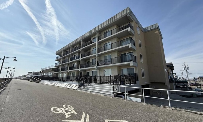 Sea Isle City Copropriété | Beach Front Condo with Fantastic Views