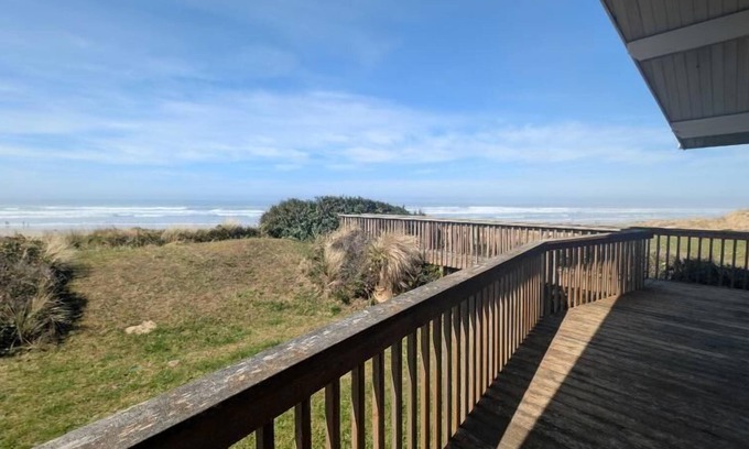 Florence Maison | Beach Front, Dog Friendly, 2 Bd, 2 Bath stunning views