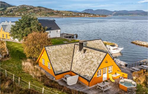 Sande Maison | Beach Front Home In Kvamsøy
