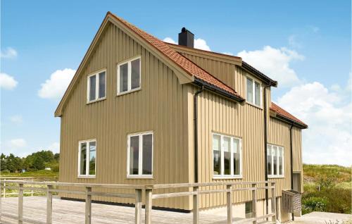 Smøla Maison | Beach Front Home In Smøla With Kitchen