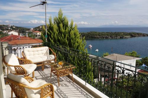 Volos Maison | Beach Front House With View