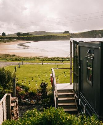 Surat Bay Maison | Beach Front Oasis - Catlins, Jacks Bay