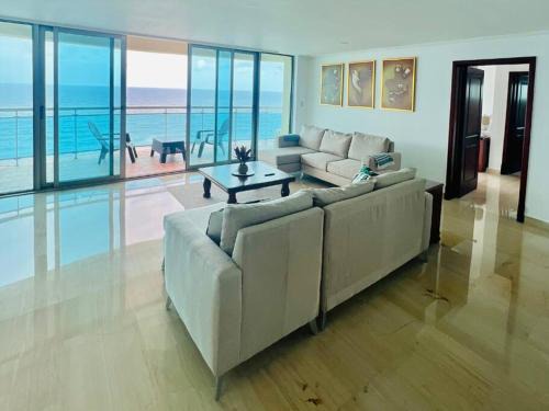 San Geronimo Appartement | Beach Front Penthouse in Exclusive Tower