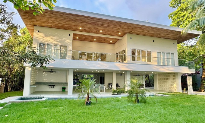 Esterillos Oeste Maison | Beach Front Private Estate with Pool