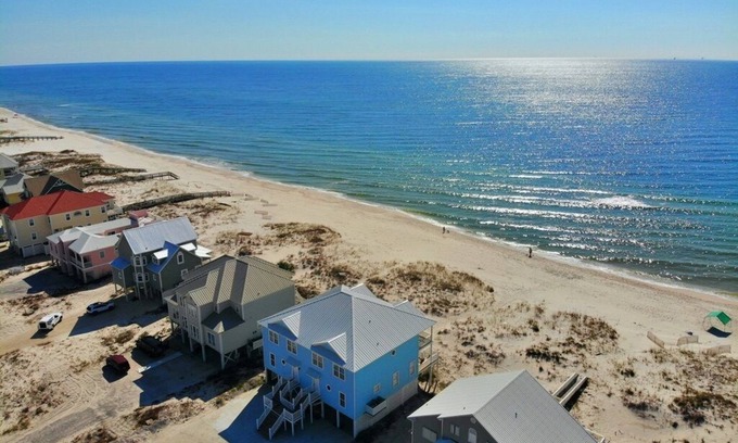 Morgantown Maison | Beach front w/ Pools/Tennis/Pickleball