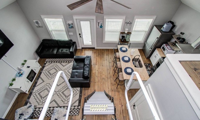 Port Bolivar Maison | Beach Getaway w/2 King Suites & 2 Min from Beach!