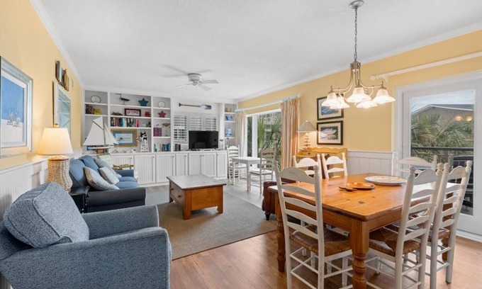 Georgetown County Copropriété | Beach & Golf Escape 2 Bdrm End Unit 3rd Flr