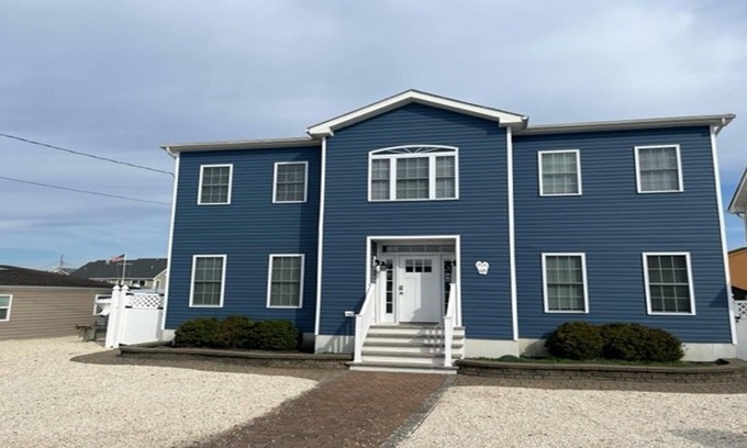Beach Haven West Maison | Beach Haven West. Lagoon front. boat slip for small boat. private fenced in yard.