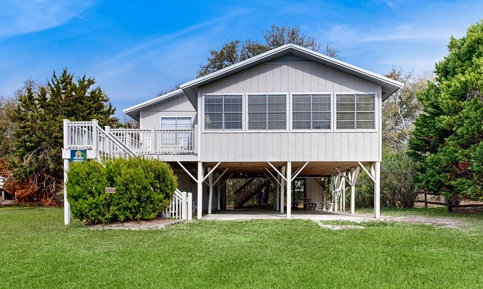 Edisto Island Maison | Beach home with huge lawn, open deck, covered patio & grill