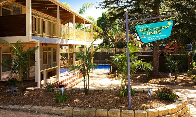 Cowes Maison | Unit 3/38 Chapel St, Cowes - Piscine et aire de jeux pour enfants