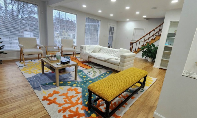 Long Beach Maison | BEACH HOUSE, FIVE Minutes walk to the beach, Very Spacious