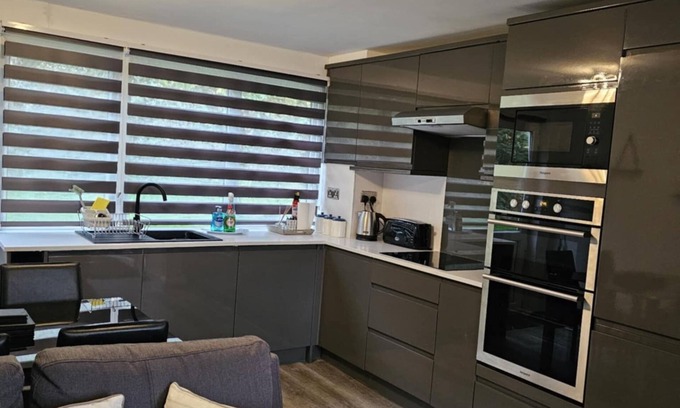 Stackpole Chalet De Ski | Beach house in pembrokeshire with sea views