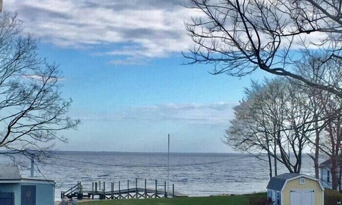 Saybrook Manor Maison | Beach House steps to private beaches in sought after location!