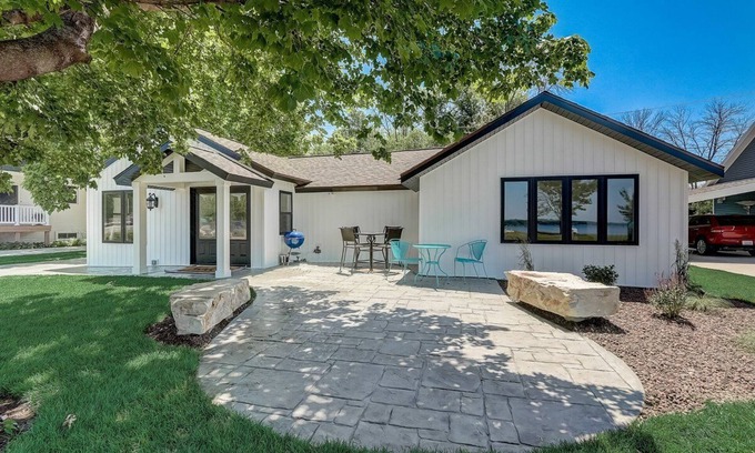 Lake Mills Maison | Beach House