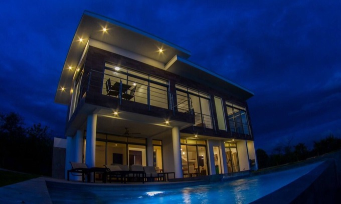 Santa Cruz Maison | Beach House w/infinity pool and jacuzzi - 8 min away from the beach!