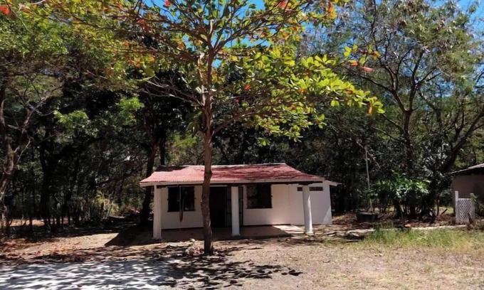 La Cruz Maison | Beach house with ample land and privacy
