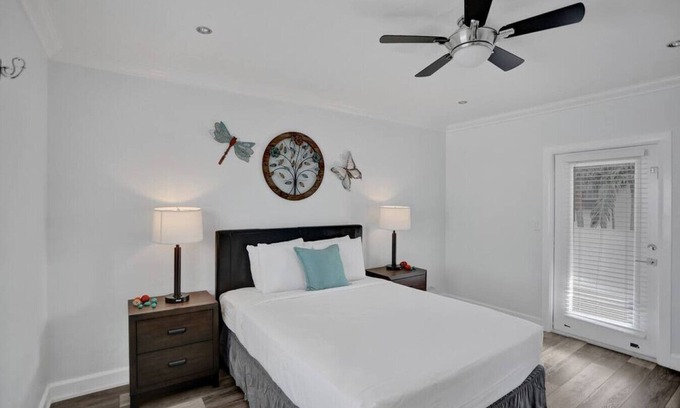 Hendricks and Venice Isles Appartement | Beach Isles: Modern 1BR Apartment in Fort Lauderdale