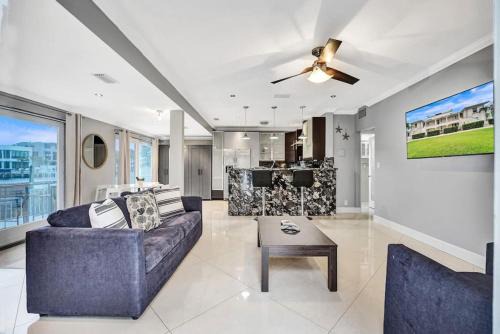 Hendricks and Venice Isles Appartement | Beach Isles Modern 1BR Waterfront Apartment with Patio