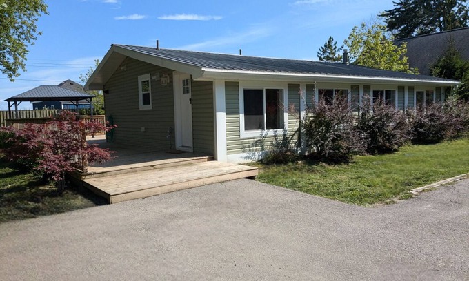 Dashwood Cottage | Beach Life Cottage by Grand Bend | Modern & Cozy Retreat | Steps to the Beach