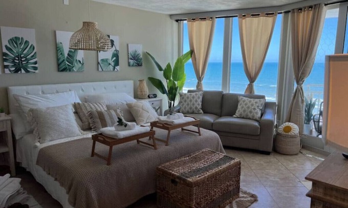Daytona Beach Shores Copropriété | Beach Oasis 704. Sleeps 6 to 10