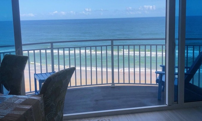 Daytona Beach Shores Copropriété | Beach&Pool Are Open! Stunning Newly Remodeled Oceanfront Condo on Daytona Beach!