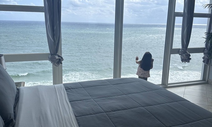 Barrier Island Maison | BEACH Resort-Ocean & Beachfront -Views from every window & Balcony- Pool-5 stars