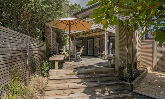Pauanui Maison | Beach Road Beauty - Pauanui Holiday Home