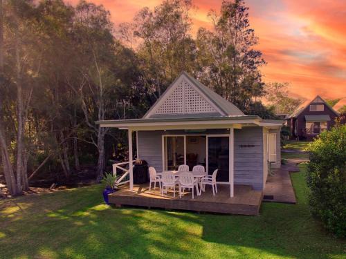 Berrara Chalet De Ski | Beach Shack on the Lagoon