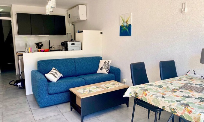 Meze Appartement | Studio cabine rénové à 250m de l'étang de Thau avec jardinet et parking privé