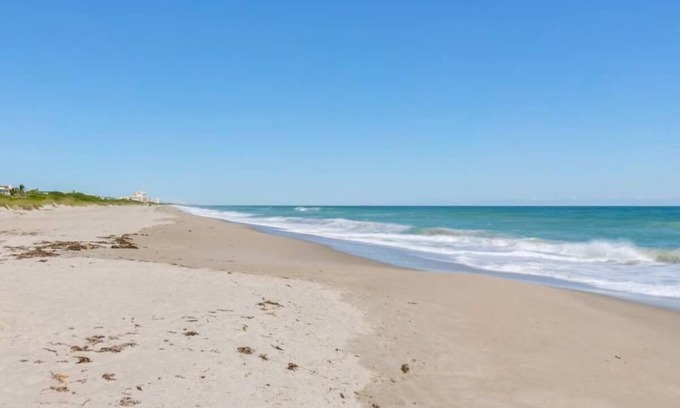 Beau Jeans Of Melbourne Beach Station Balnéaire | Beach Time Retreat: Enjoy the Comforts of Coastal Living