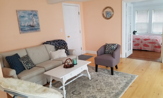Onset Appartement | Vibes de plage et couleurs amusantes dans la suite Seashell