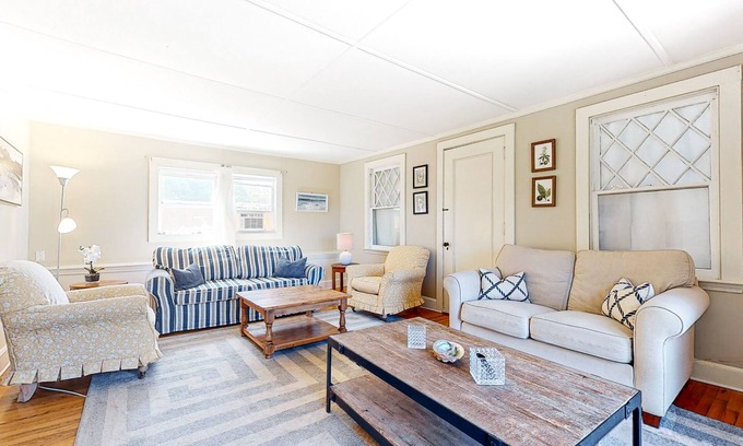 Manchester-by-the-Sea Maison | Beach-view home with beach access, deck, grill, washer/dryer, 2 kayaks, & AC