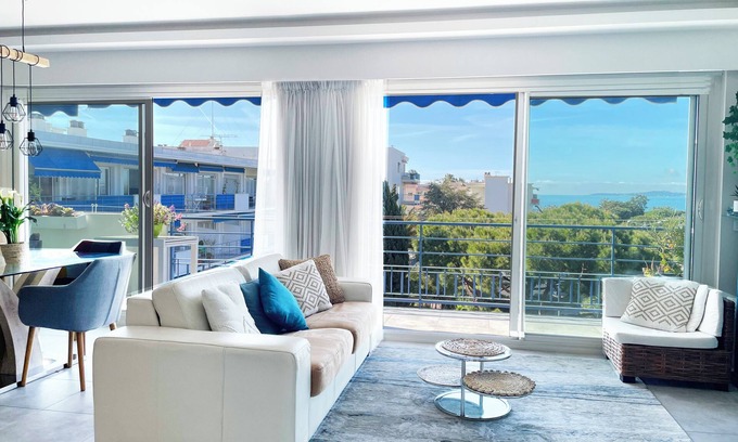 Cros-de-Cagnes Appartement | BEACH VIEW AND RACECOURSE. PARKING