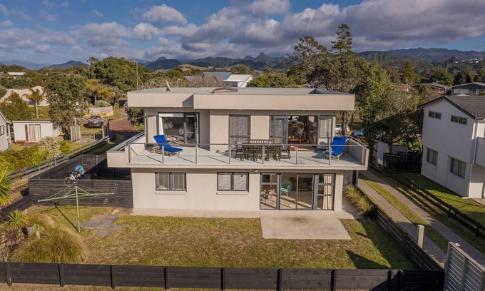 Pauanui Maison | Beach View Bliss - Pauanui Holiday Home