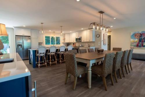 Macatawa Maison | Beach View Cottage - On the Lake