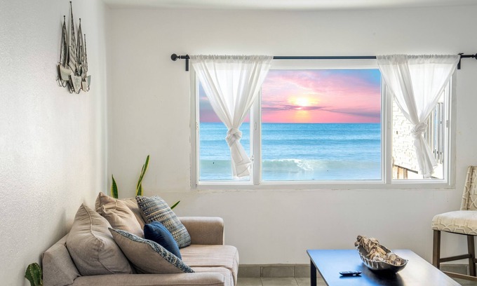 Costa Maison | BEACH-VIEWS - 4 BDR HOUSE - Sleeps 10 w/Free PKG