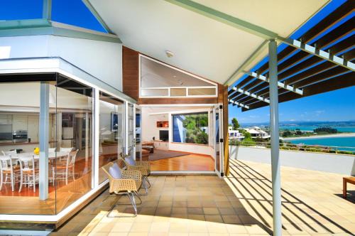 Britannia Heights Maison | Beach Views Holiday Home