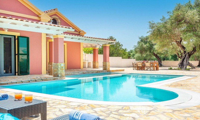 Roda Villa | Beach Villa Joanna - Maison De Luxe en bord de mer à Corfou, Grèce