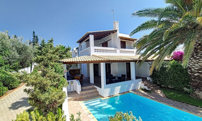 Plepi Maison | Beach villa with private pool, garden and boat dock, near the seafront (3 bedrooms)