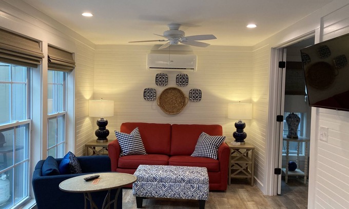Saint Simons Island Maison | Beach Walk Bungalow 1Bedroom 1Bath, 4 blocks to the beach!! Private Courtyard