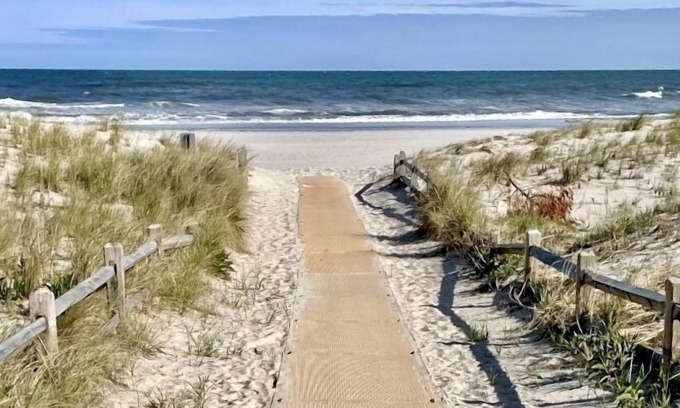 South End Copropriété | BeachBlockParadise=ParkSpot~Also See BeachBlockSeaEscape. VRBO#3830716