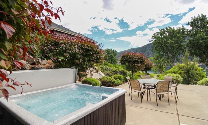 Wapato Point Maison | Beaches and Breezes on Wapato - 4 Bed 4 Bath Vacation home in Wapato Point