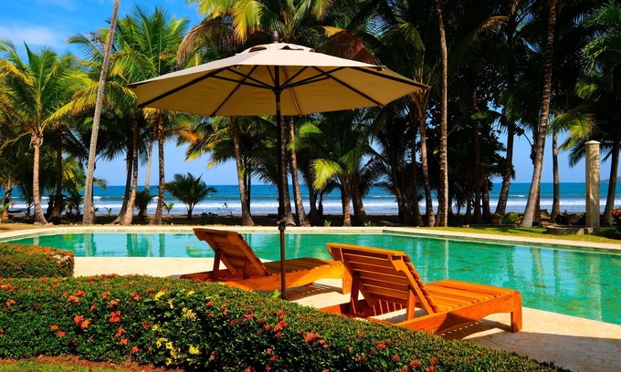 Paquera Maison | Beachfront Home w/Pool in a Private Complex - Golf & Country Club.
