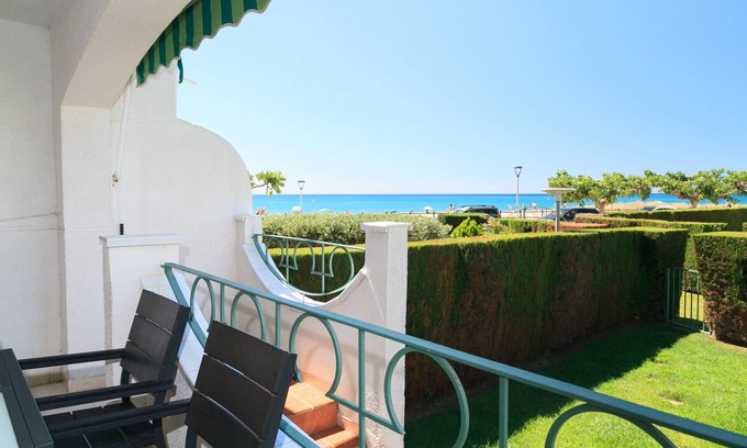 L'Hospitalet de l'Infant Chalet De Ski | Belle maison avec piscine en bord de mer · UHC ARENAL 332