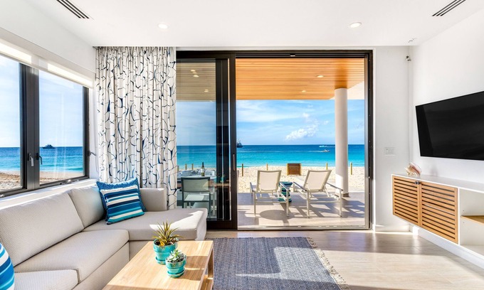 West End Village Copropriété | Beachfront 1-Bedroom + Hot Tub at Award-winning Tranquility Beach on Meads Bay