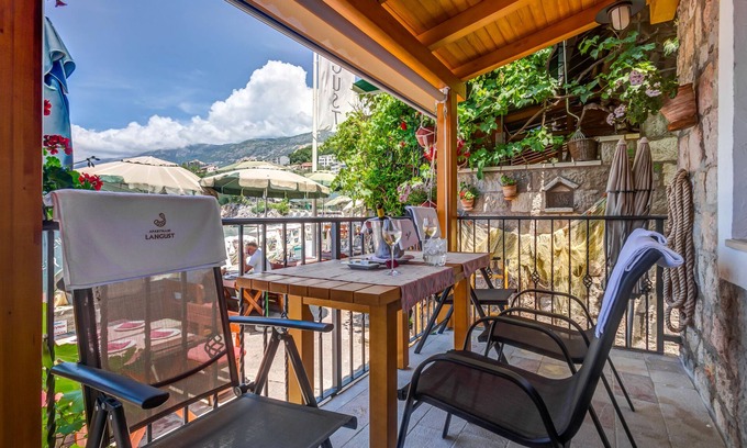 Sveti Stefan Appartement | Appartement 2BR en bord de mer avec terrasse et vue sur la mer
